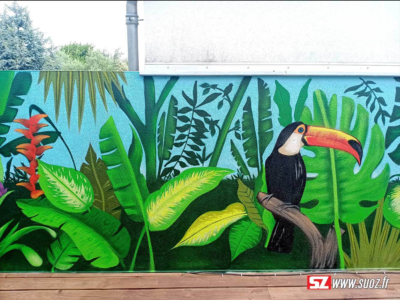 3-graffeur-professionel-suoz-jungle-fleur-tropical-perroquet-toucan-la-rochelle-france-decor-graffiti