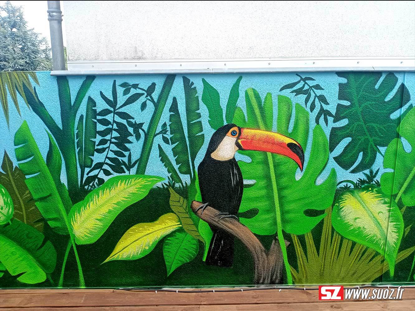 4-graffeur-professionel-suoz-jungle-fleur-tropical-toucan-la-rochelle-france-decor-graffiti