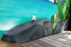 Fleur-de-tiare-rocher-eau-turquoise-plage-paradisiaque-foret-tropicale