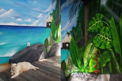 Fresque-contraste-plantes-nature-tropical-ocean-lagon-mer-turquoise-trompe-loeil-rocher-suoz-decoration-street-art