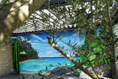 Street-art-trompe-loeil-graffiti-suoz-decoration-mer-foret-tropicale