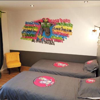 décoration graffeur-professionnel-suoz-la-rochelle-lettrage-graffiti-tag-tague-chambre-enfant-graff