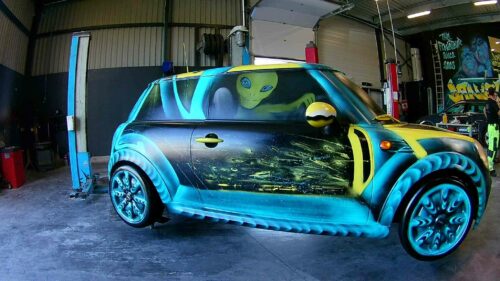 Lire la suite à propos de l’article Décoration Mini Austin dompierre auto depannage